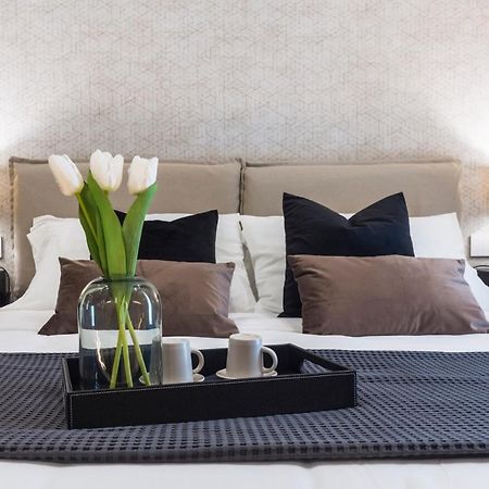Ostia Holiday Greed Lounge Privee Ngoại thất bức ảnh