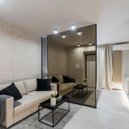 Ostia Holiday Greed Lounge Privee Ngoại thất bức ảnh