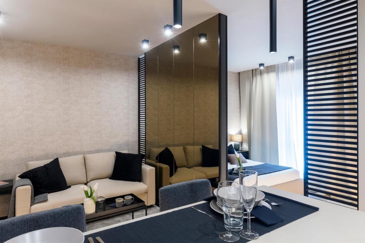 Ostia Holiday Greed Lounge Privee Ngoại thất bức ảnh